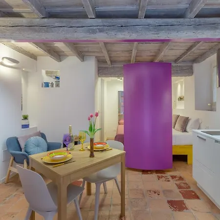 Mignon Lilac House